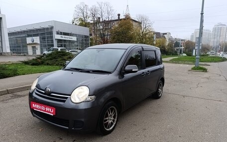 Toyota Sienta I, 2010 год, 699 000 рублей, 2 фотография