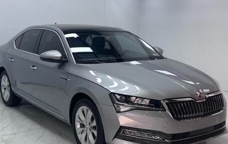 Skoda Superb III рестайлинг, 2021 год, 1 900 012 рублей, 3 фотография