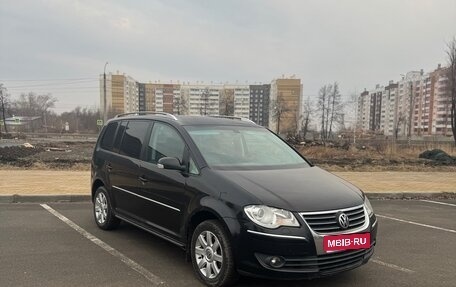 Volkswagen Touran III, 2008 год, 690 000 рублей, 1 фотография
