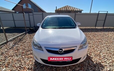 Opel Astra J, 2010 год, 700 000 рублей, 2 фотография