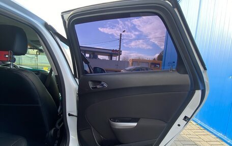 Opel Astra J, 2010 год, 700 000 рублей, 13 фотография