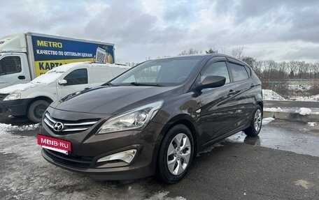 Hyundai Solaris II рестайлинг, 2015 год, 1 050 000 рублей, 3 фотография