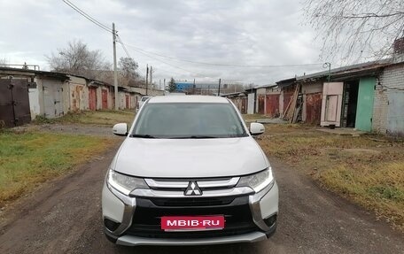 Mitsubishi Outlander III рестайлинг 3, 2016 год, 1 350 000 рублей, 1 фотография