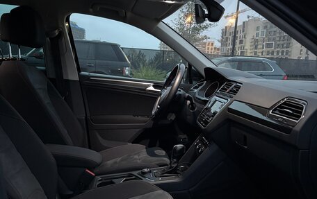 Volkswagen Tiguan II, 2018 год, 3 200 000 рублей, 13 фотография