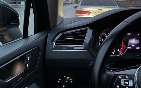 Volkswagen Tiguan II, 2018 год, 3 200 000 рублей, 24 фотография