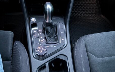 Volkswagen Tiguan II, 2018 год, 3 200 000 рублей, 20 фотография