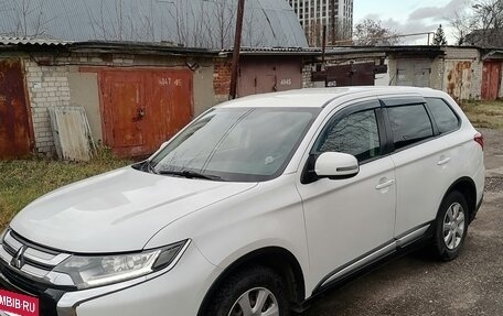 Mitsubishi Outlander III рестайлинг 3, 2016 год, 1 350 000 рублей, 2 фотография
