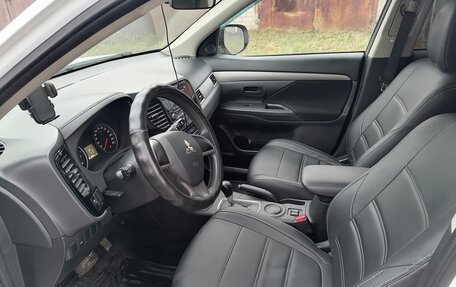 Mitsubishi Outlander III рестайлинг 3, 2016 год, 1 350 000 рублей, 8 фотография