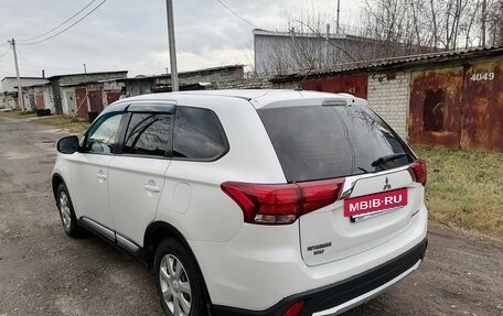 Mitsubishi Outlander III рестайлинг 3, 2016 год, 1 350 000 рублей, 7 фотография