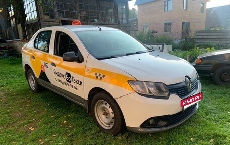 Renault Logan II, 2015 год, 330 000 рублей, 2 фотография