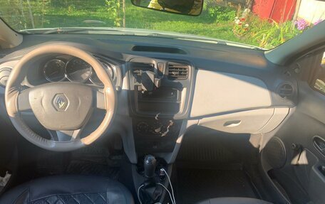 Renault Logan II, 2015 год, 330 000 рублей, 6 фотография