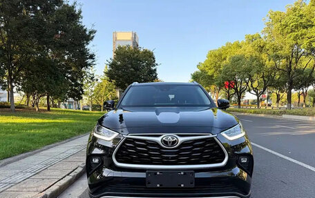 Toyota Highlander, 2022 год, 4 690 099 рублей, 2 фотография