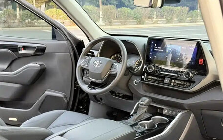 Toyota Highlander, 2022 год, 4 690 099 рублей, 10 фотография