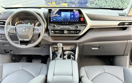 Toyota Highlander, 2022 год, 4 690 099 рублей, 8 фотография
