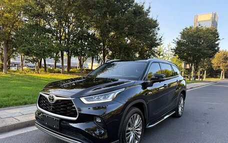 Toyota Highlander, 2022 год, 4 690 099 рублей, 1 фотография