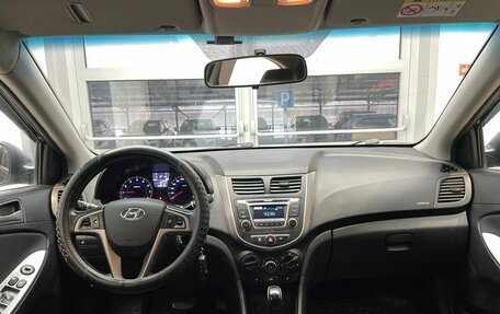 Hyundai Solaris II рестайлинг, 2015 год, 990 000 рублей, 12 фотография