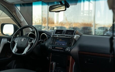 Toyota Land Cruiser Prado 150 рестайлинг 2, 2017 год, 4 700 000 рублей, 10 фотография