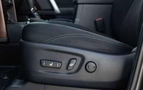 Toyota Land Cruiser Prado 150 рестайлинг 2, 2017 год, 4 700 000 рублей, 20 фотография