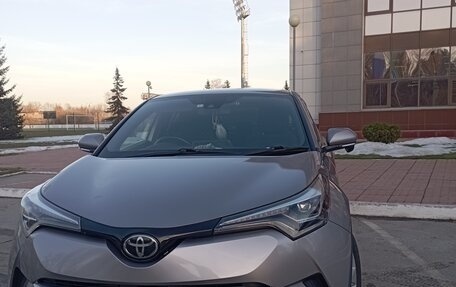 Toyota C-HR I рестайлинг, 2018 год, 2 100 000 рублей, 4 фотография