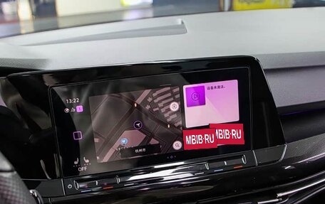 Volkswagen Golf VIII, 2022 год, 2 405 100 рублей, 13 фотография