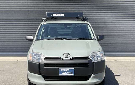 Toyota Probox I, 2017 год, 850 035 рублей, 2 фотография