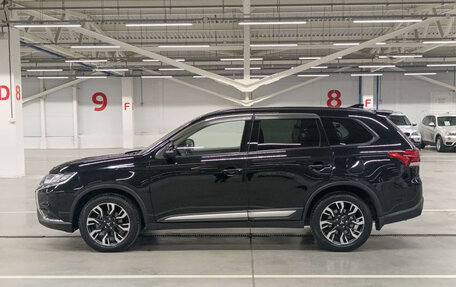 Mitsubishi Outlander III рестайлинг 3, 2021 год, 2 600 000 рублей, 8 фотография