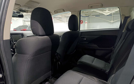 Mitsubishi Outlander III рестайлинг 3, 2021 год, 2 600 000 рублей, 12 фотография