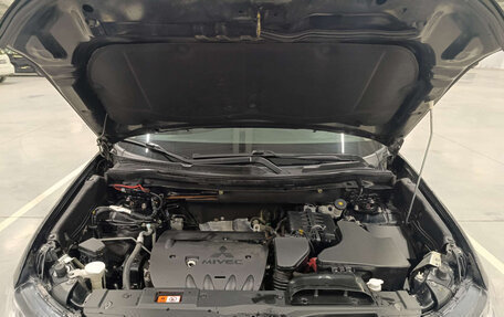 Mitsubishi Outlander III рестайлинг 3, 2021 год, 2 600 000 рублей, 9 фотография