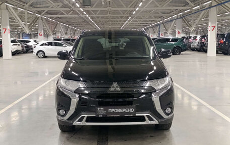 Mitsubishi Outlander III рестайлинг 3, 2021 год, 2 600 000 рублей, 2 фотография