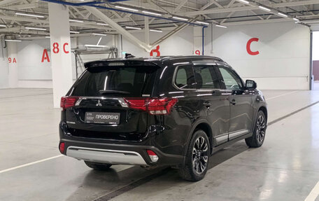 Mitsubishi Outlander III рестайлинг 3, 2021 год, 2 600 000 рублей, 5 фотография