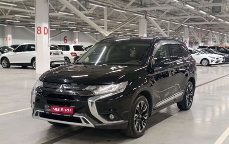 Mitsubishi Outlander III рестайлинг 3, 2021 год, 2 600 000 рублей, 1 фотография