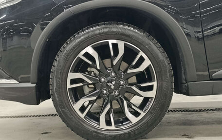 Mitsubishi Outlander III рестайлинг 3, 2021 год, 2 600 000 рублей, 18 фотография