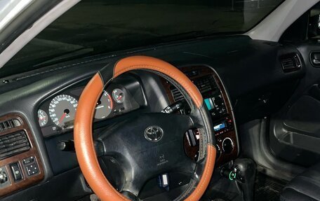 Toyota Avensis III рестайлинг, 2001 год, 185 000 рублей, 5 фотография