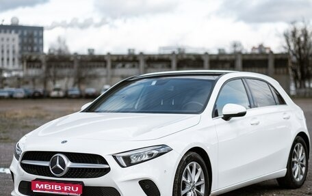 Mercedes-Benz A-Класс, 2019 год, 2 350 000 рублей, 1 фотография