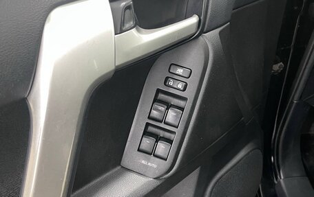 Toyota Land Cruiser Prado 150 рестайлинг 2, 2017 год, 4 200 000 рублей, 6 фотография