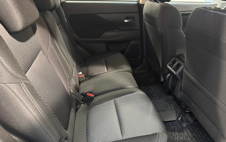 Mitsubishi Outlander III рестайлинг 3, 2021 год, 2 799 800 рублей, 4 фотография