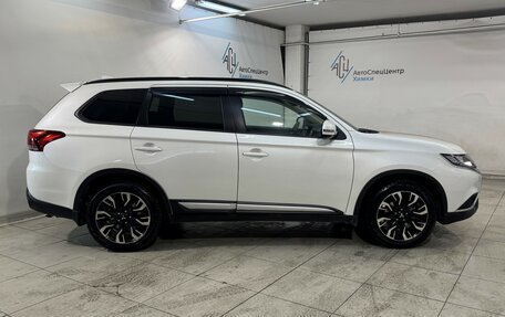 Mitsubishi Outlander III рестайлинг 3, 2021 год, 2 799 800 рублей, 15 фотография