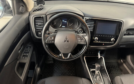 Mitsubishi Outlander III рестайлинг 3, 2021 год, 2 799 800 рублей, 10 фотография