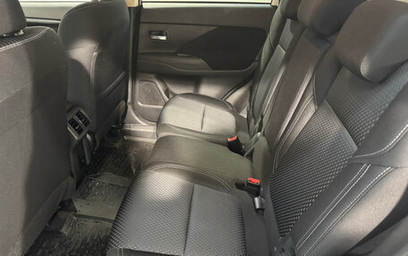 Mitsubishi Outlander III рестайлинг 3, 2021 год, 2 799 800 рублей, 6 фотография