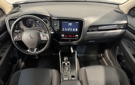 Mitsubishi Outlander III рестайлинг 3, 2021 год, 2 799 800 рублей, 9 фотография