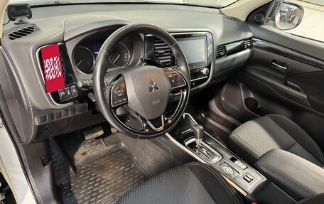 Mitsubishi Outlander III рестайлинг 3, 2021 год, 2 799 800 рублей, 8 фотография