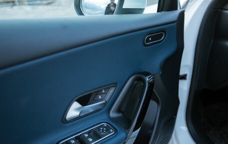 Mercedes-Benz A-Класс, 2019 год, 2 350 000 рублей, 16 фотография