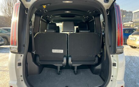 Toyota Noah III, 2018 год, 2 399 000 рублей, 13 фотография