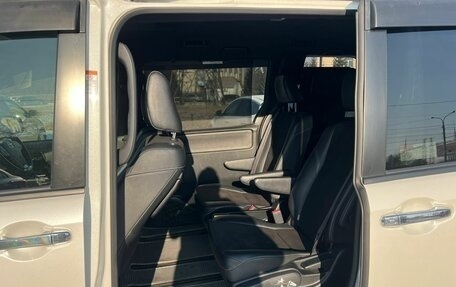 Toyota Noah III, 2018 год, 2 399 000 рублей, 11 фотография