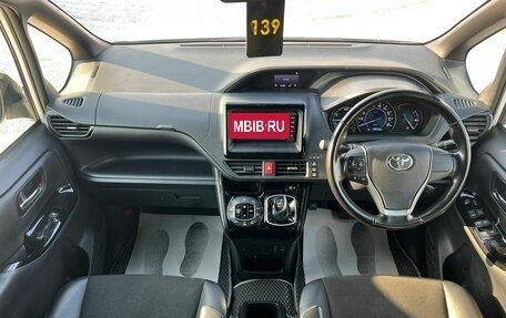 Toyota Noah III, 2018 год, 2 399 000 рублей, 16 фотография