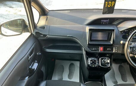 Toyota Noah III, 2018 год, 2 399 000 рублей, 19 фотография