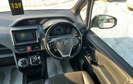 Toyota Noah III, 2018 год, 2 399 000 рублей, 18 фотография