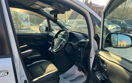 Toyota Noah III, 2018 год, 2 399 000 рублей, 15 фотография