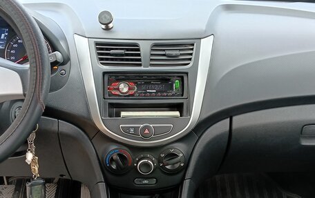 Hyundai Solaris II рестайлинг, 2012 год, 690 000 рублей, 10 фотография