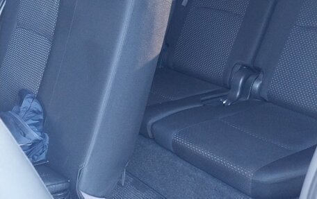 Toyota ISis I, 2009 год, 1 190 000 рублей, 17 фотография